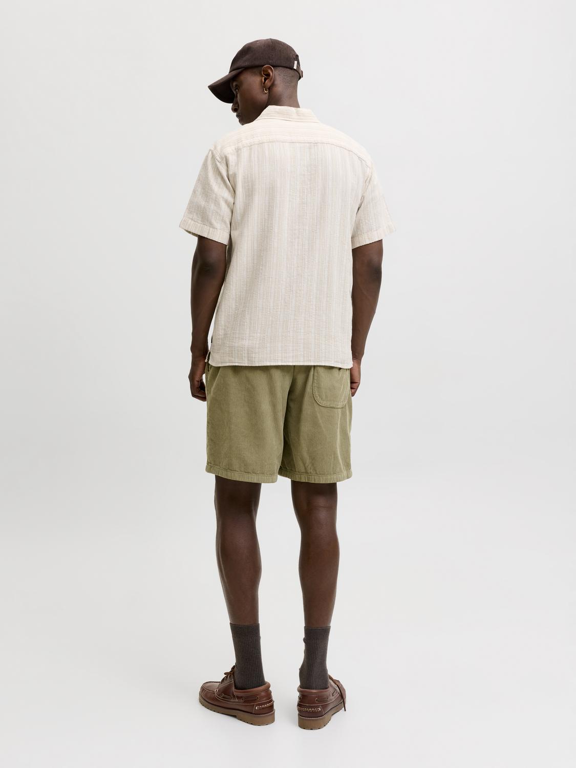 model_shot-back